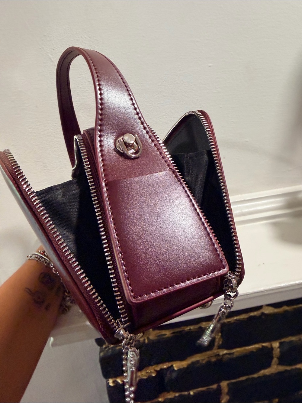 Vintage genuine leather Structured Leather Crossbody Bag in Burgundy - Picture 14 of 17